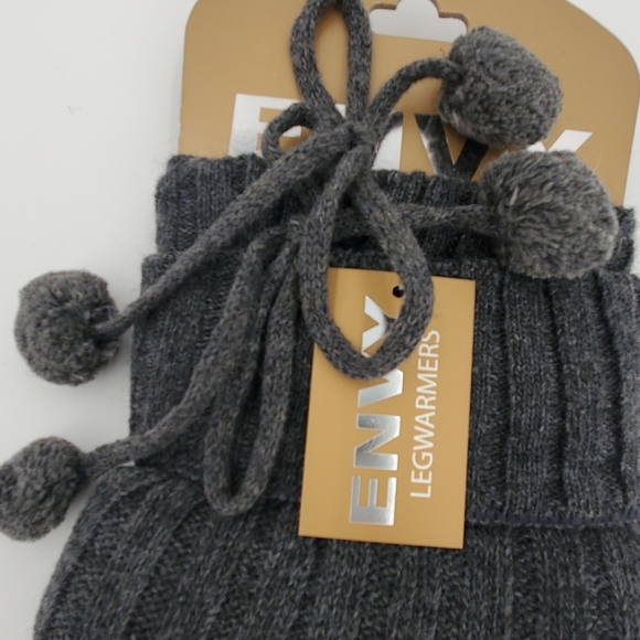 🆕️ Legwarmers with Pom Pom Burgundy - Picture 3 of 7